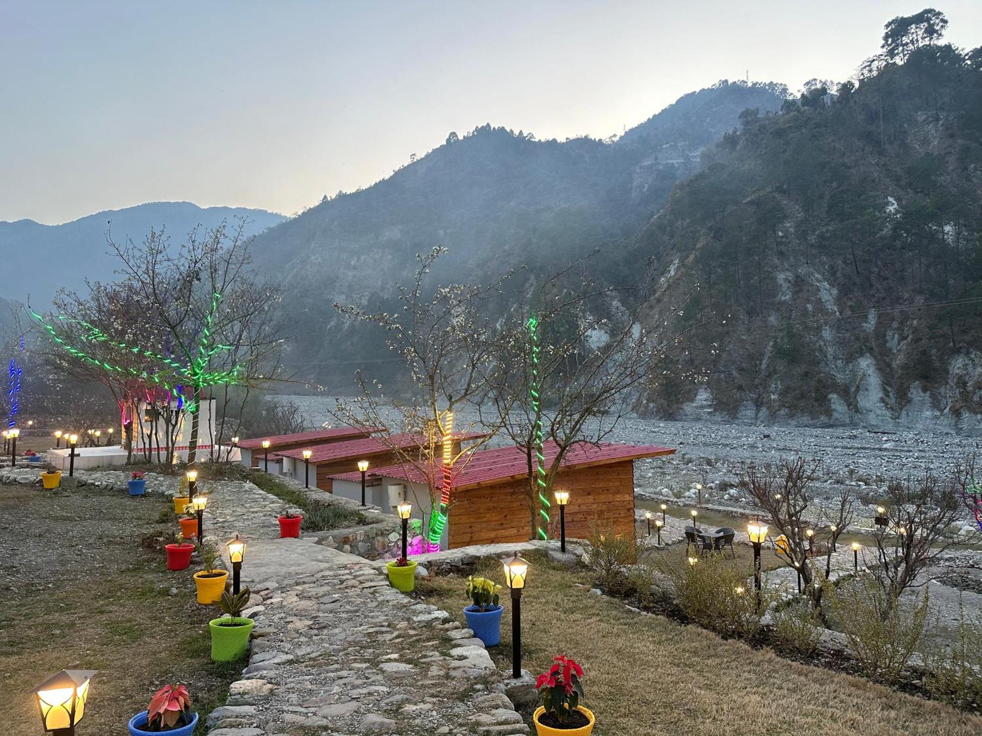 Cabana Riverside Resort - Kainchi Dham Nainital Esterno foto