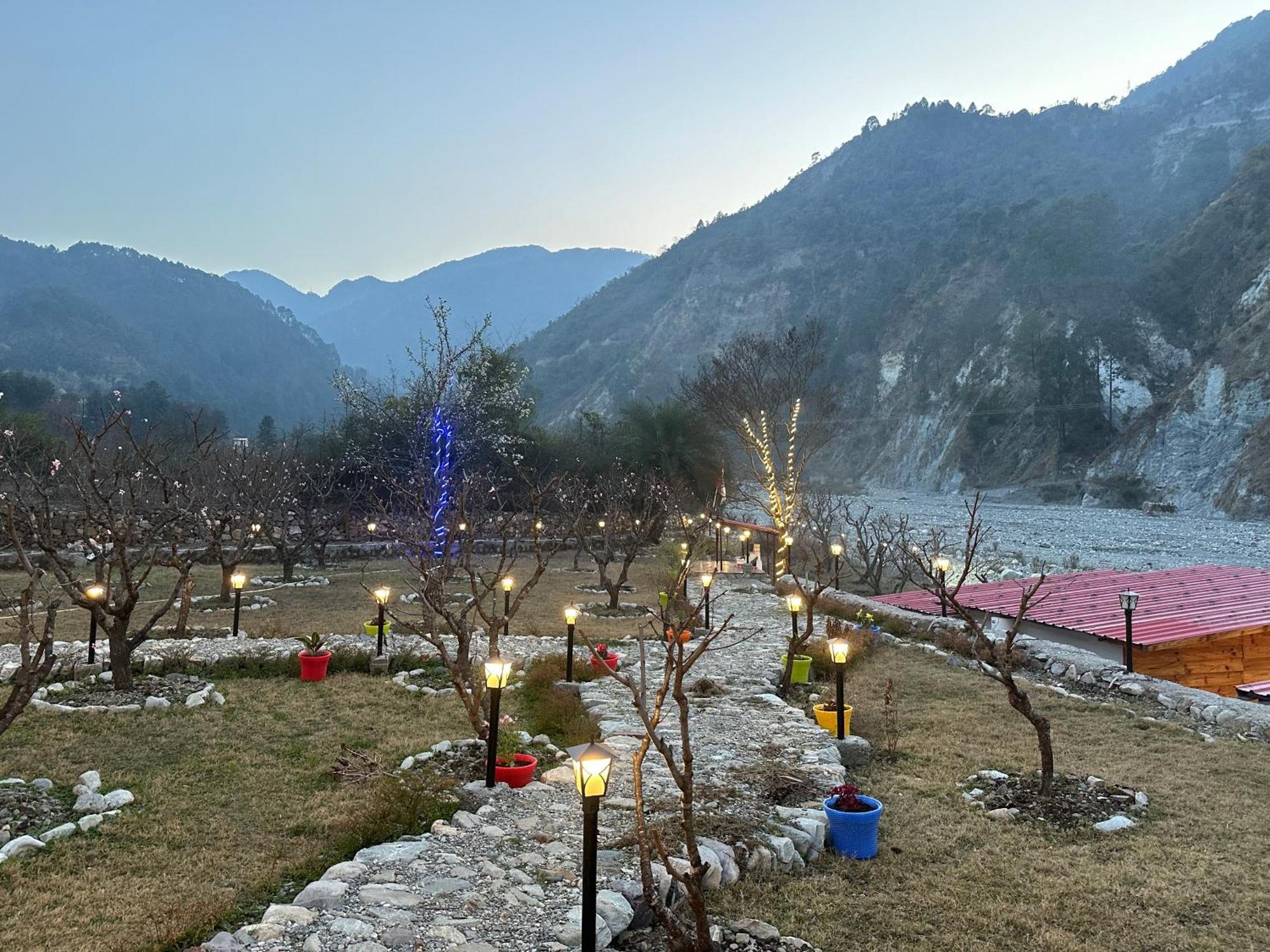 Cabana Riverside Resort - Kainchi Dham Nainital Esterno foto